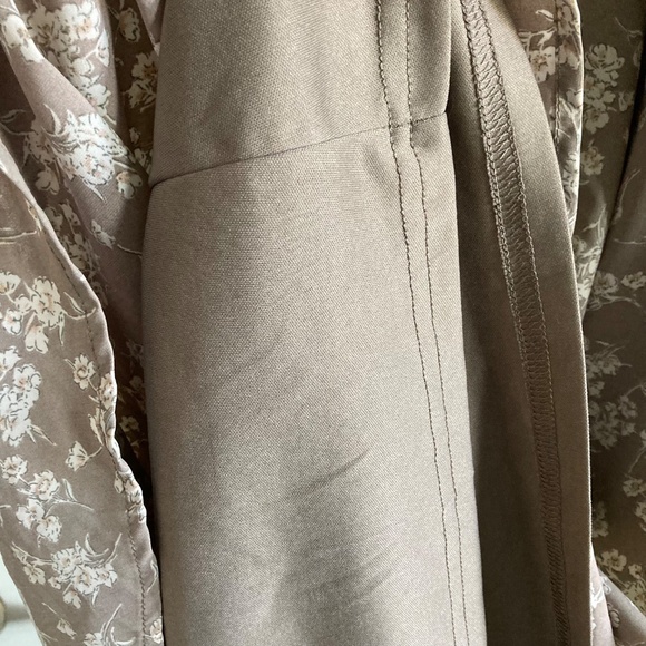 Ramona Ditsy Floral Midi Dress in Champagne - Picture 7 of 9